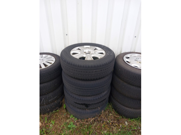 Goodyear EfficientGrip 215/65 R16 98V Sommerreifen – 4 Stück auf Audi A3/Q3 Felgen 8U06010250, gebraucht Goodyear EfficientGrip 215/65 R16 98V Sommerreifen – 4 Stück auf Audi A3/Q3 Felgen 8U06010250, gebraucht