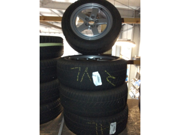 Goodyear UltraGrip Performance 205/60 R16 92H Winterreifen mit Felgen (8W0 601 025) – 4 Stück, gebraucht (DOT 1918) Goodyear UltraGrip Performance 205/60 R16 92H Winterreifen mit Felgen (8W0 601 025) – 4 Stück, gebraucht (DOT 1918)